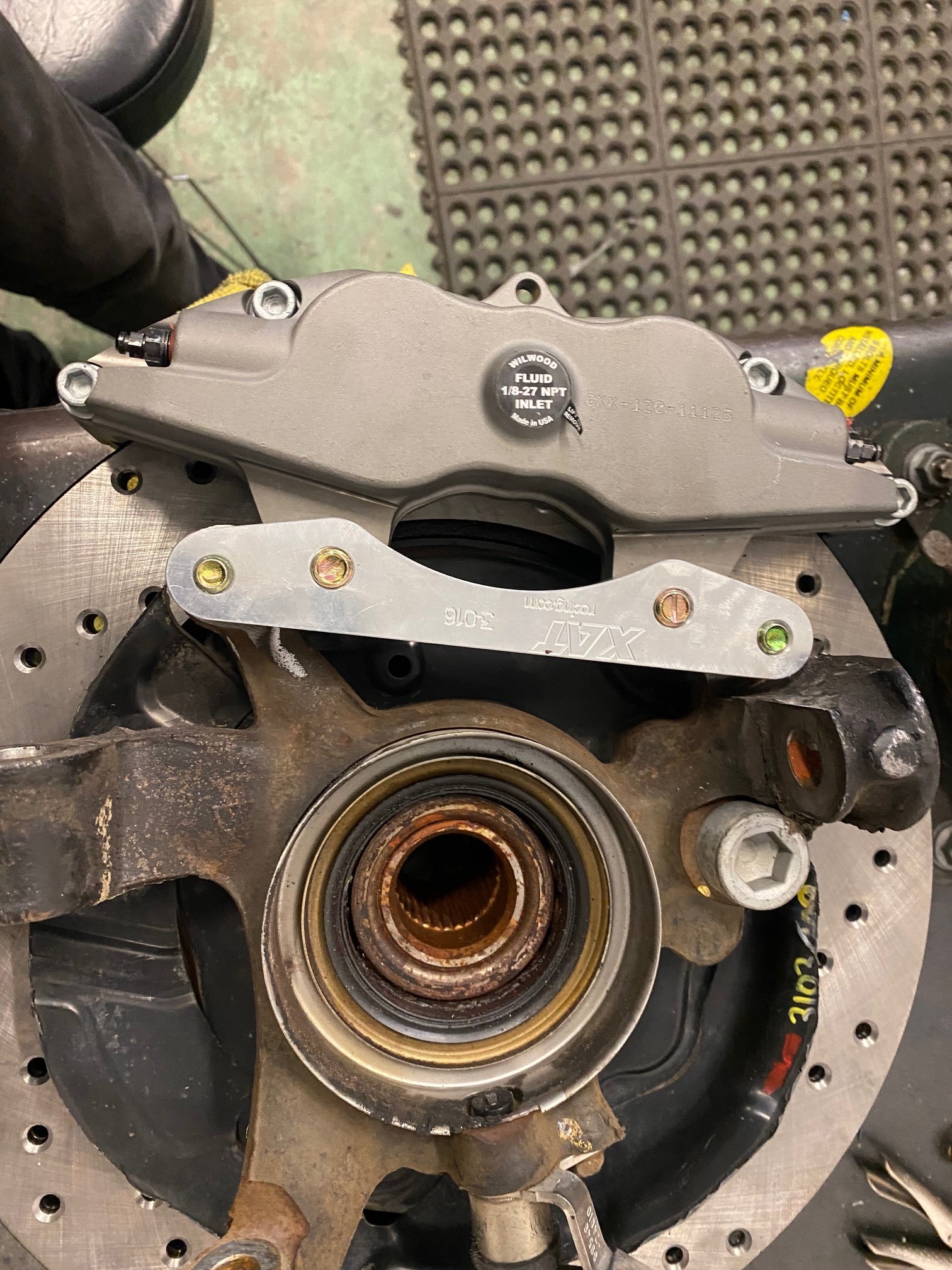 ブリヤスKingページ。スタッズカスタム費用。 XAT Racing > XAT Wilwood Rear Brake Brackets Crown Chaser SC300